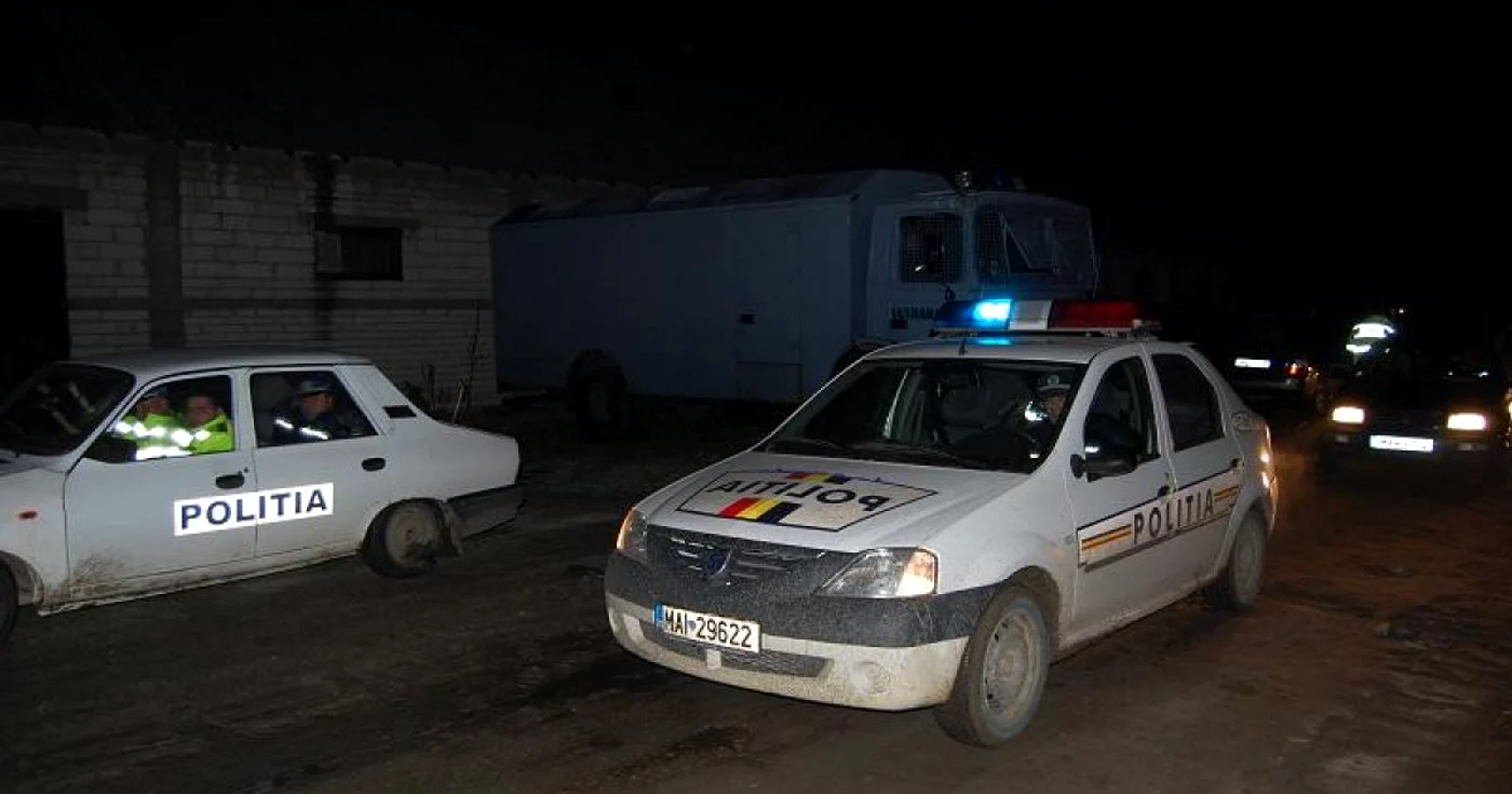 Poliţiştii continuă cercetările (Foto arhivă)