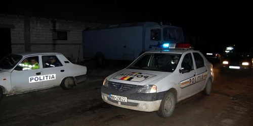 Poliţiştii continuă cercetările (Foto arhivă)