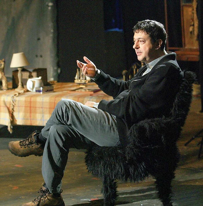 Februarie 2012. Fiul actorului Iurie Darie a acordat un interviu cotidianului Adevărul, pe scena Teatrului Bulandra