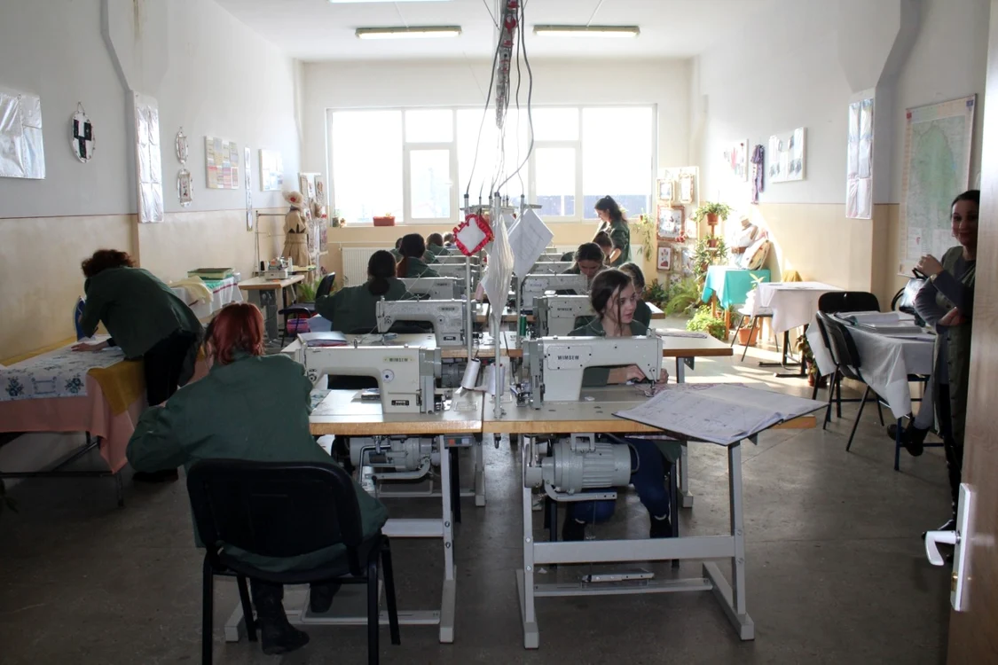 La, ”Liceul Alexandru cel Bun” din Botoşani este o adevărată ”fabrică” de textilişti FOTO Cosmin Zamfirache