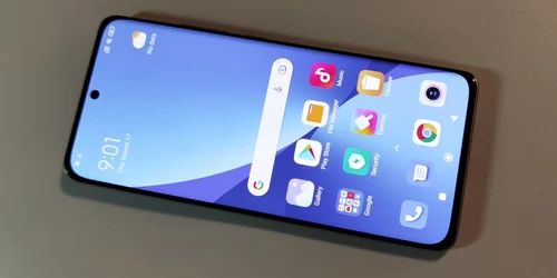 Smartphone Xiaomi 12 FOTO Adrian Pogîngeanu