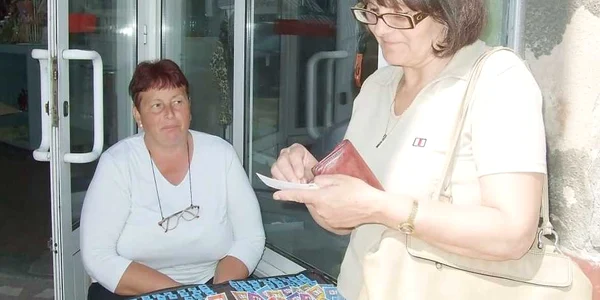 Băimărenii îşi caută norocul cu bani puţini