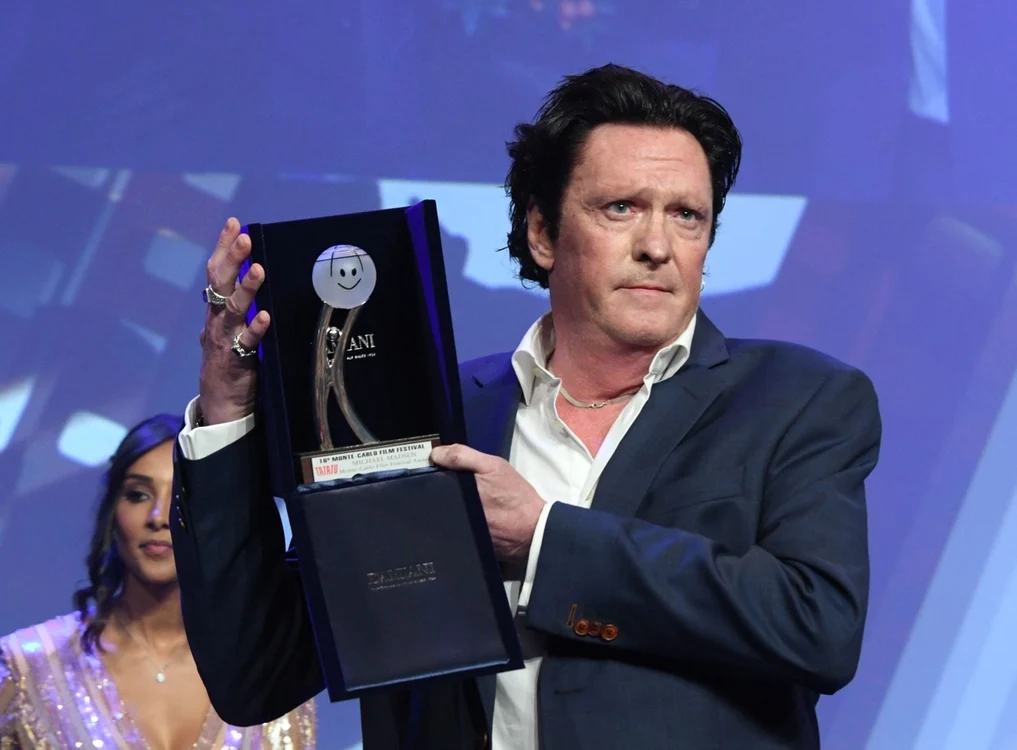 Tatăl său a câștigat premiul Emmy pentru poezie