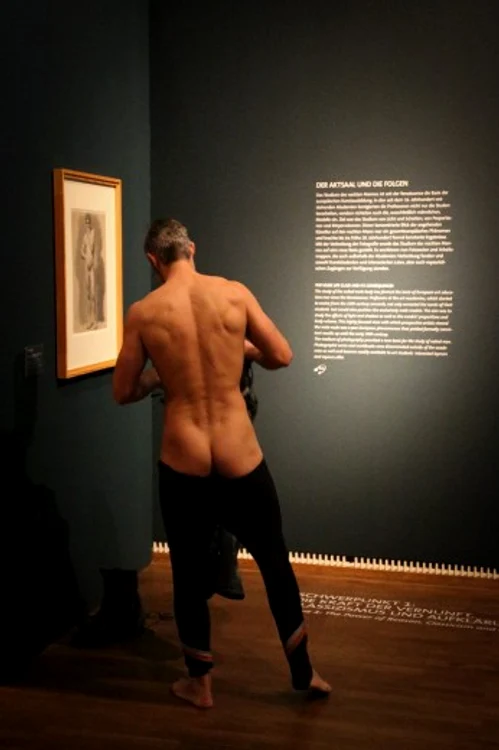 barbat gol muzeu, exhibitionist Viena, expozitia Nude Man