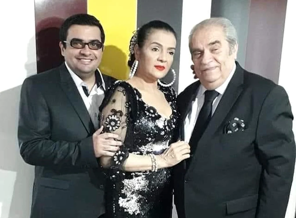 
    Regretata COrnelia Catanga, alături de Aurel Pădureanu și de fiul lorfoto: arhiva personală  