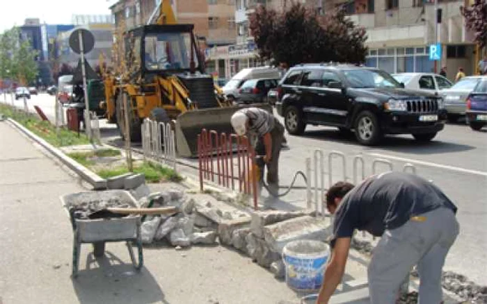 Muncitorii nu primesc în zilele caniculare nici măcar apă
