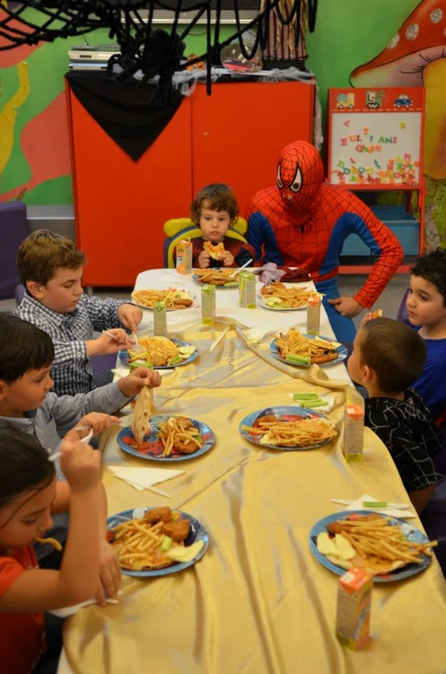 Călin Geambaşu, aniversare cu 20 de copii. (Foto: Arhiva personală)