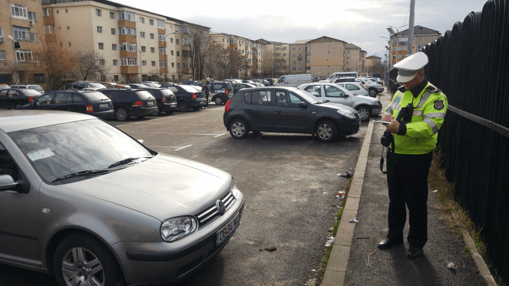 Cum a scăpat de amendă un șofer care a parcat pe trotuar. Detaliul care l-a convins pe judecător