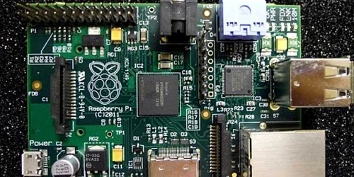Rasberry Pi arată ca o simplă placă de circuite, dar este un computer complet funcţional