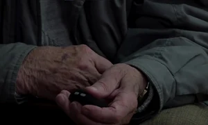ceas cu butor de urgenta pentru batrani captura video jpg