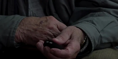 ceas cu butor de urgenta pentru batrani captura video jpg