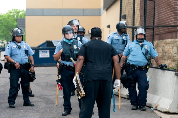 Poliţia din Minneapolis a avut de suerit după uciderea lui George Floyd