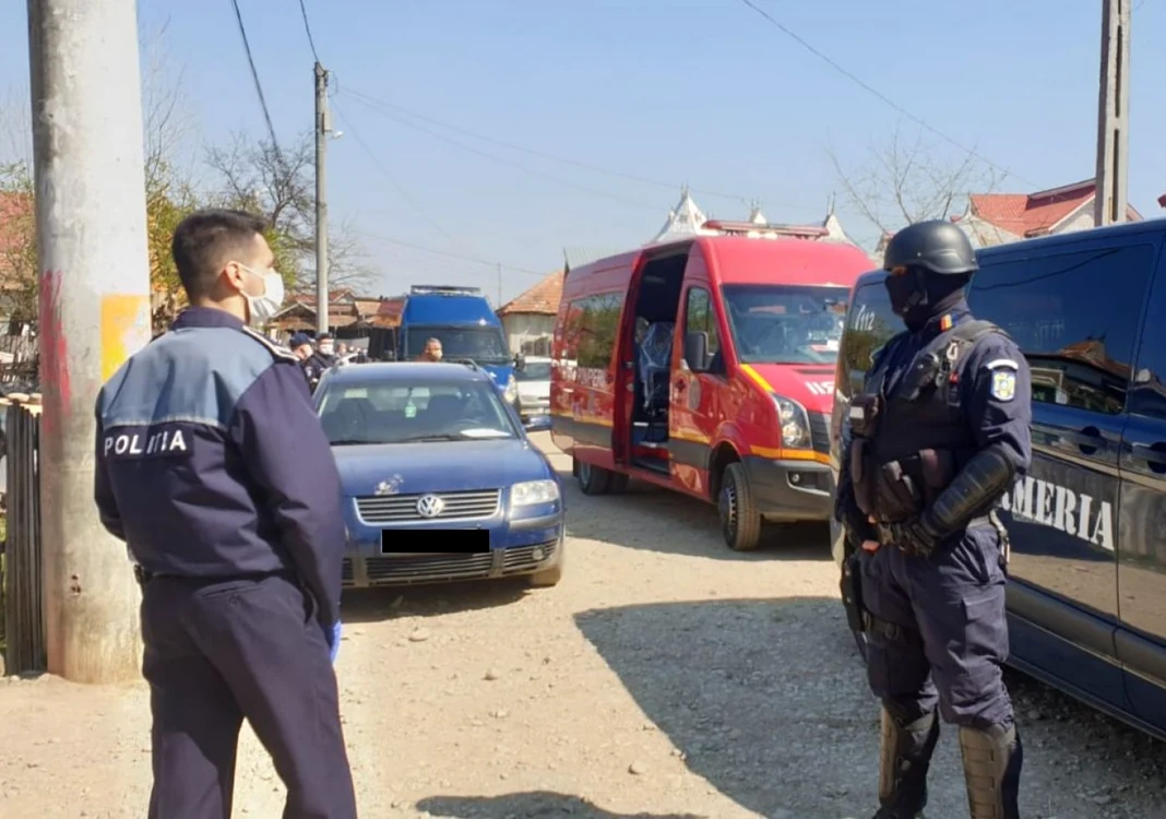 Poliţiştii şi jandarmii execută misiuni în echipaje mixte FOTO: arhiva