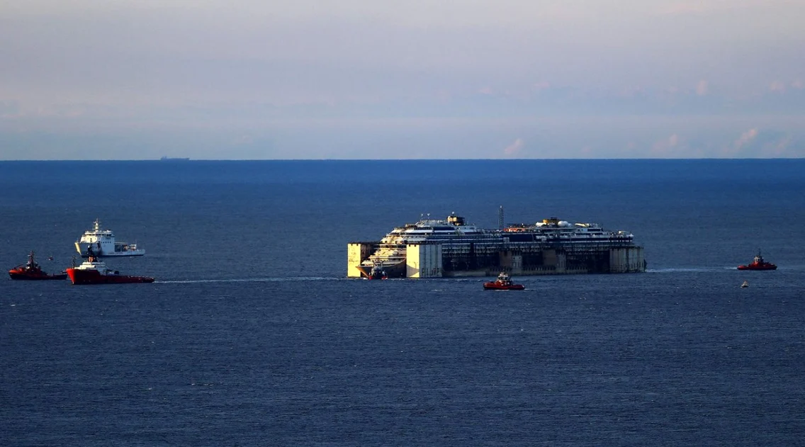 Costa Concordia epava nava FOTO Reuters