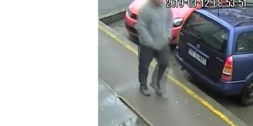 Imagini surprinse de camerele de supraveghere cu un agresor sexual din Galaţi