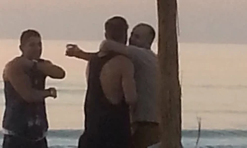 Randi a râs cu prietenii lui jpeg