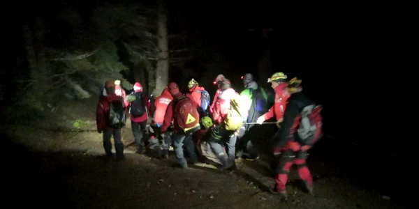 Bărbat căzut pe munte de la 40 de metri FOTO Serviciul Public Judeţean Salvamont Braşov