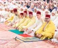 Regele Mohammed al Marocului și fiul său, Prințul Moștenitor Mulay Al Hassan. FOTO: Casa Regală marocană