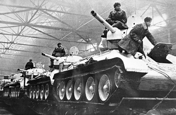 Tancuri T-34 (© RIA Novosti archive, image #1274 / RIA Novosti / CC-BY-SA 3.0) 