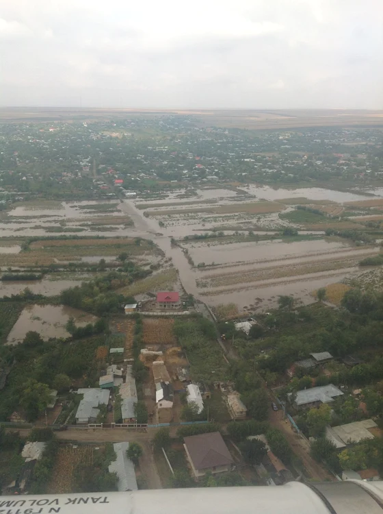 Judeţul Galaţi se confruntă cu mari probleme cauzate de inundaţiile din ultima perioadă FOTO MAI