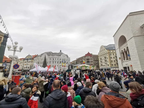 Fasole cu cârnați în centrul Timișoarei de Ziua Națională FOTO Ștefan Both