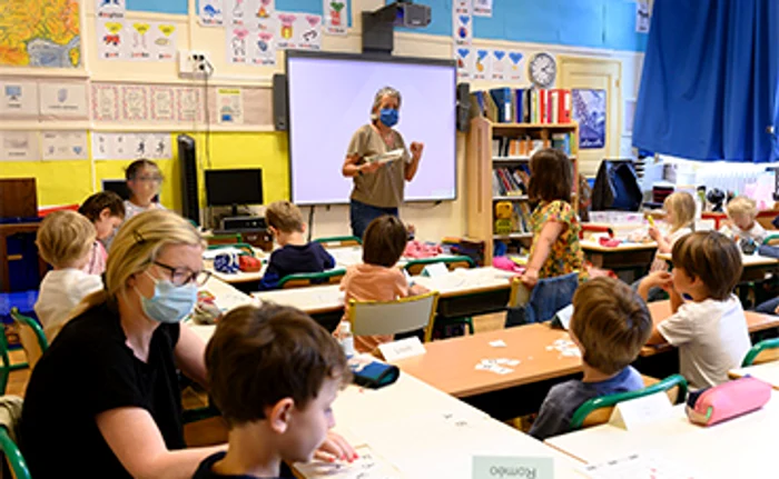 Franţa. Părinţii trebuie să le asigure măşti elevilor