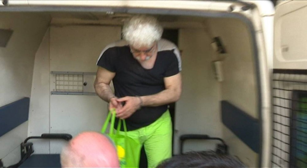 Tatăl magnatului media Adrian Sârbu, găsit inconștient în baie. Bărbatul ar fi fost înjunghiat