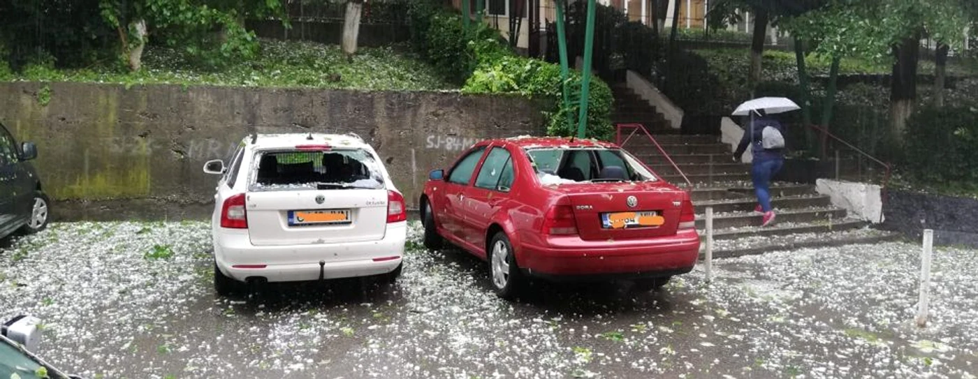 Maşini distruse de grindină în Sălaj