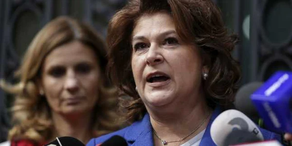 Sevil Shhaideh şi Rovana Plumb la sediul PSD FOTO Inquam Photos Octav Ganea