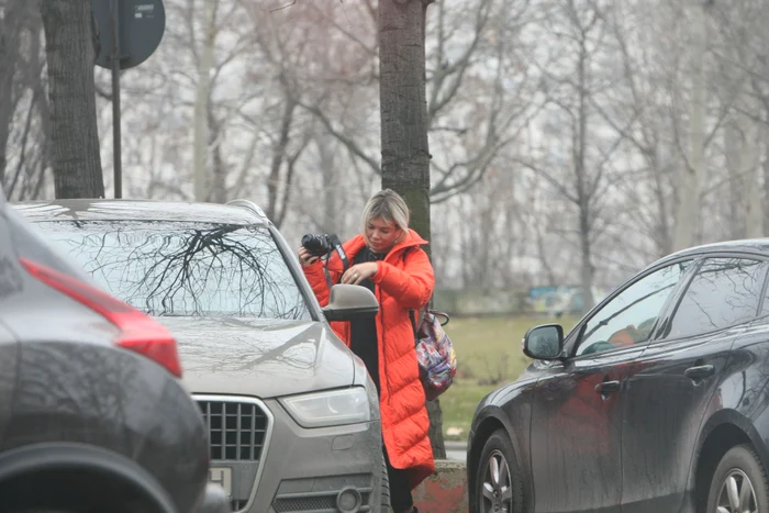 Gina Pistol n-a mai avut răbdare și a testat pe stradă aparatul foto cumpărat