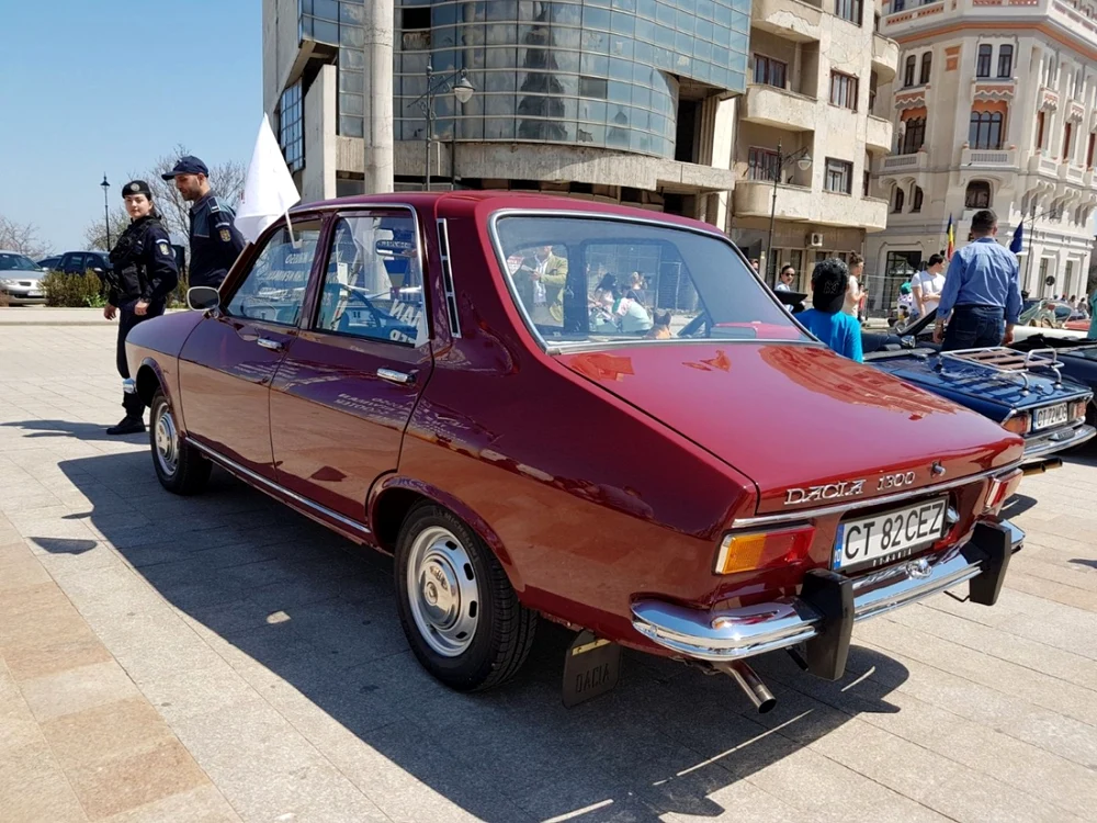 Maşini de epocă în expoziţie la Constanţa FOTO Călin Gavrilaş