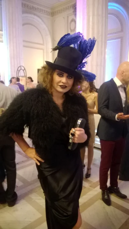 Adina Buzatu la Halloween Charity BallFoto Click!