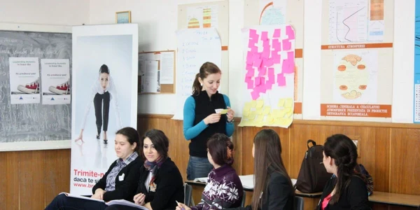 Elevii sunt provocaţi la discuţii sâmbătă şi duminică