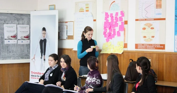 Elevii sunt provocaţi la discuţii sâmbătă şi duminică