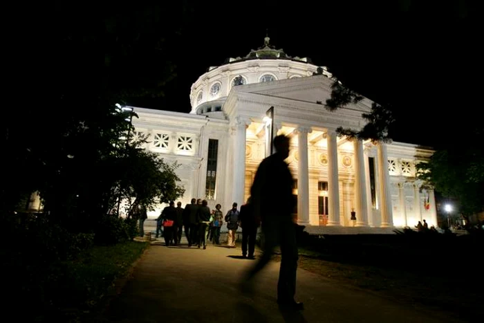 "Două generaţii de femei profesionale" jpeg