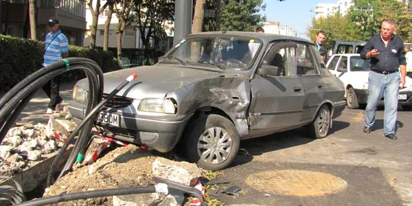 Proprietarul Daciei era cât pe ce să fie strivit