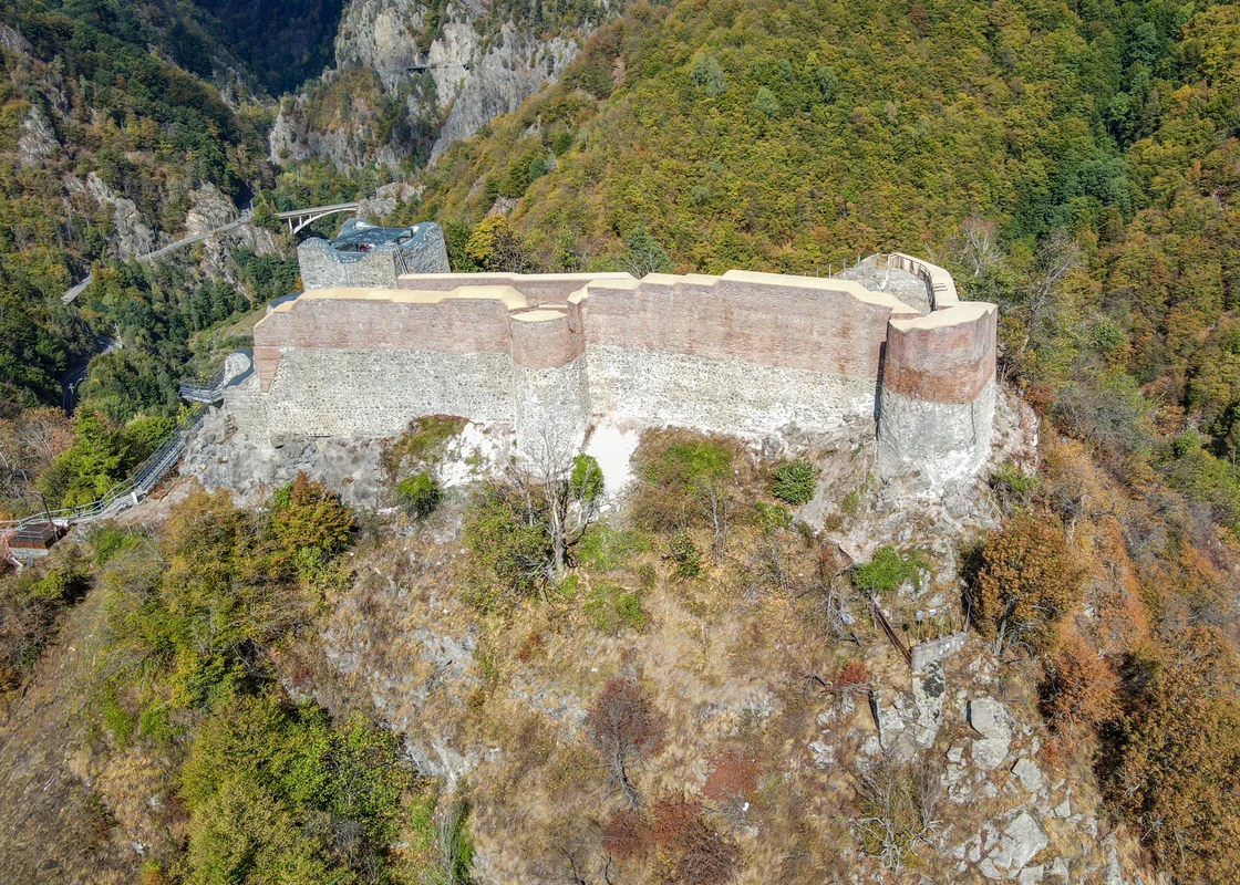 Cetatea Poienari fotografiata din drona FOTO CJ Arges (2) png