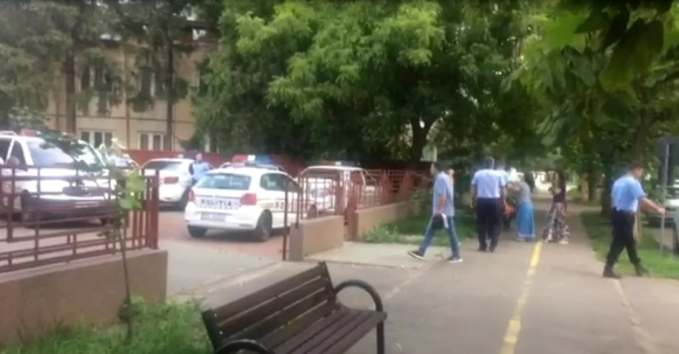 Zeci de romi au ajuns la Poliţia Focşani