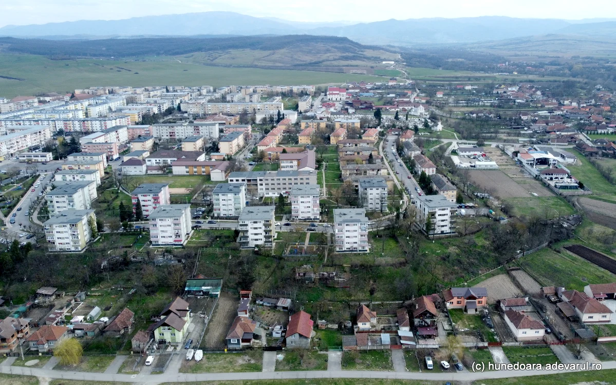 Orașul Călan, ridicat în anii '60. Foto: Daniel Guță. ADEVĂRUL