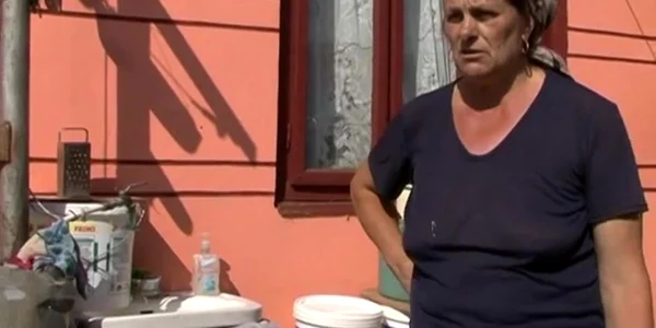 apa cu viermi