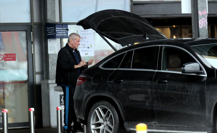 Dan Bittman a umplut portbagajul bolidului de cumpărături