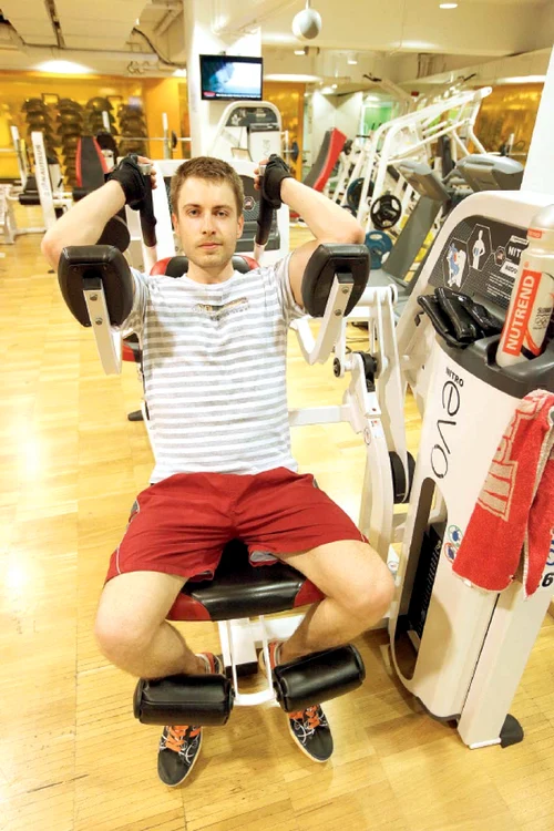 
    Mihai Ezaro  vrea să aibă  braţe perfecte  