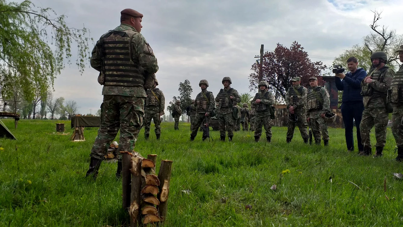 Rezerviști români, în poligonul de trageri de la Chișoda FOTO Radio Timișoara