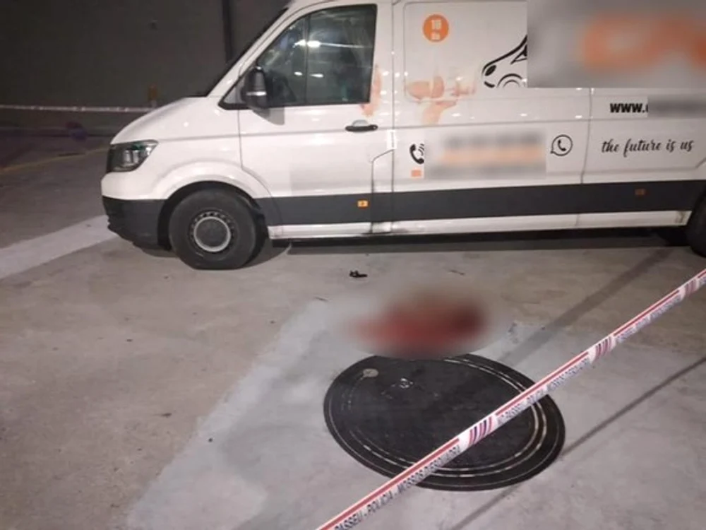 Suspectul i-a înjunghiat pe cei doi șoferi de TIR în fața benzinărieiFOTO: captură antena3.ro