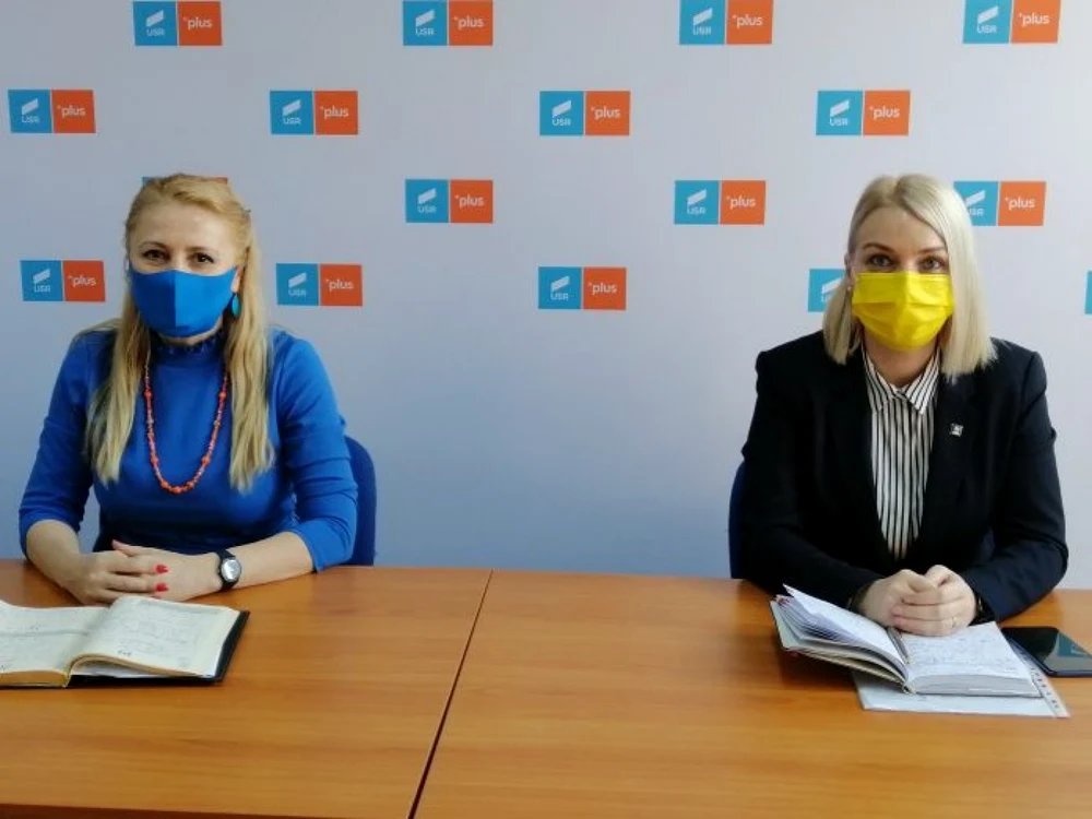 Alexandra Tătaru (USR-PLUS) şi Ana Maria Dimitriu (PNL) sunt viceprimarii municipiului Focşani FOTO: Ştefan Borcea
