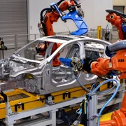 fabrica auto roboti semiconductori