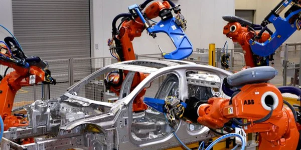 fabrica auto roboti semiconductori