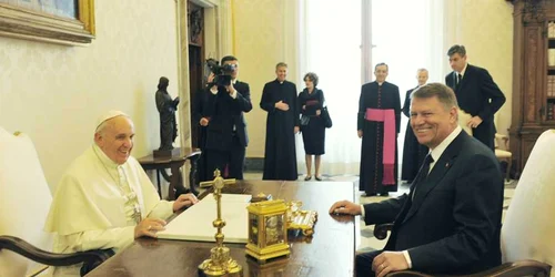 Klaus Iohannis şi Papa Francisc FOTO Presidency.ro