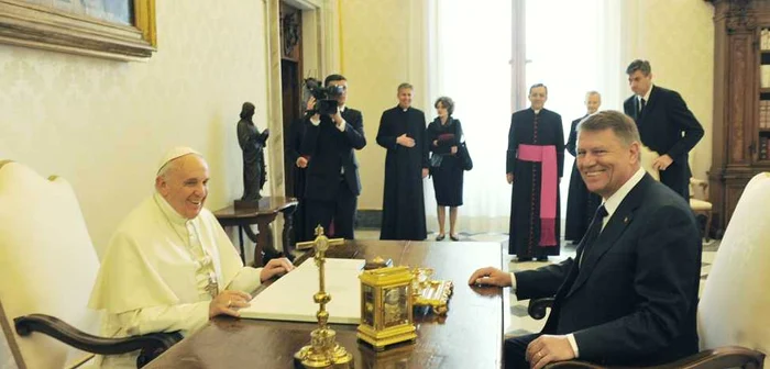 Papa Francisc şi Klaus Iohannis au purtat un dialog relaxat Foto: presidency.ro