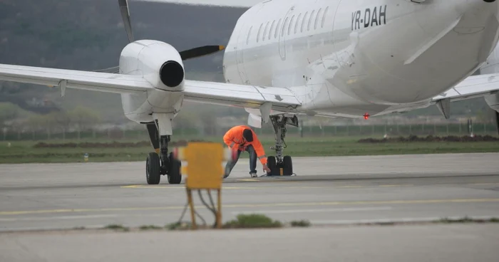 Echipele de intervenţie au verificat starea tehnică a aeronavei Blue Air